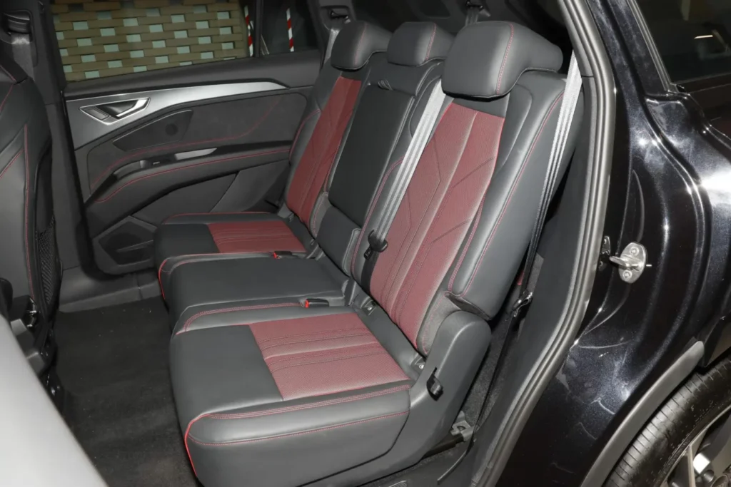 Салон Audi Q5 e-tron 2023 40 e-tron Star Black Warrior Edition